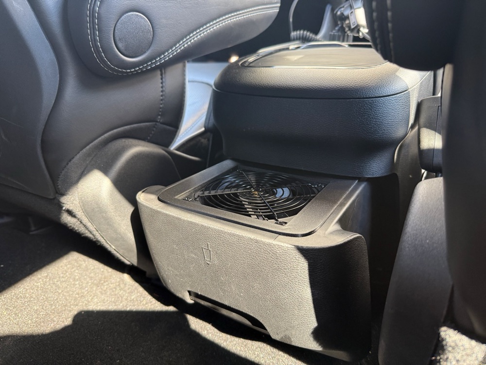 2023 Chrysler Pacifica orta konsol 120 mm fan yuvası