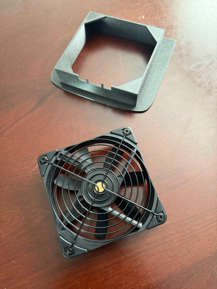 2023 Chrysler Pacifica orta konsol 120 mm fan yuvası görsel 2