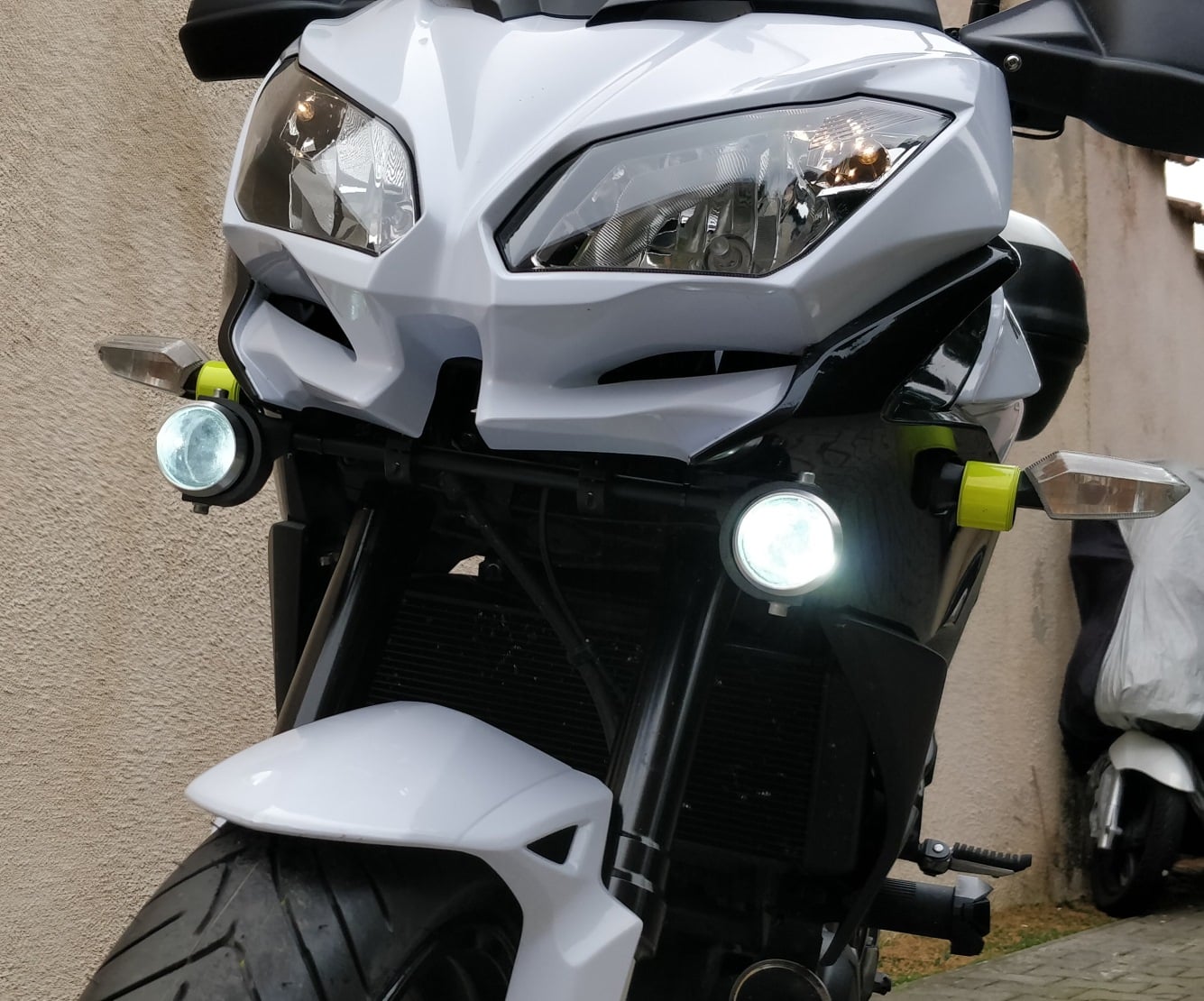 Kawasaki Versys 650 Sis Fari Montaj Braketi