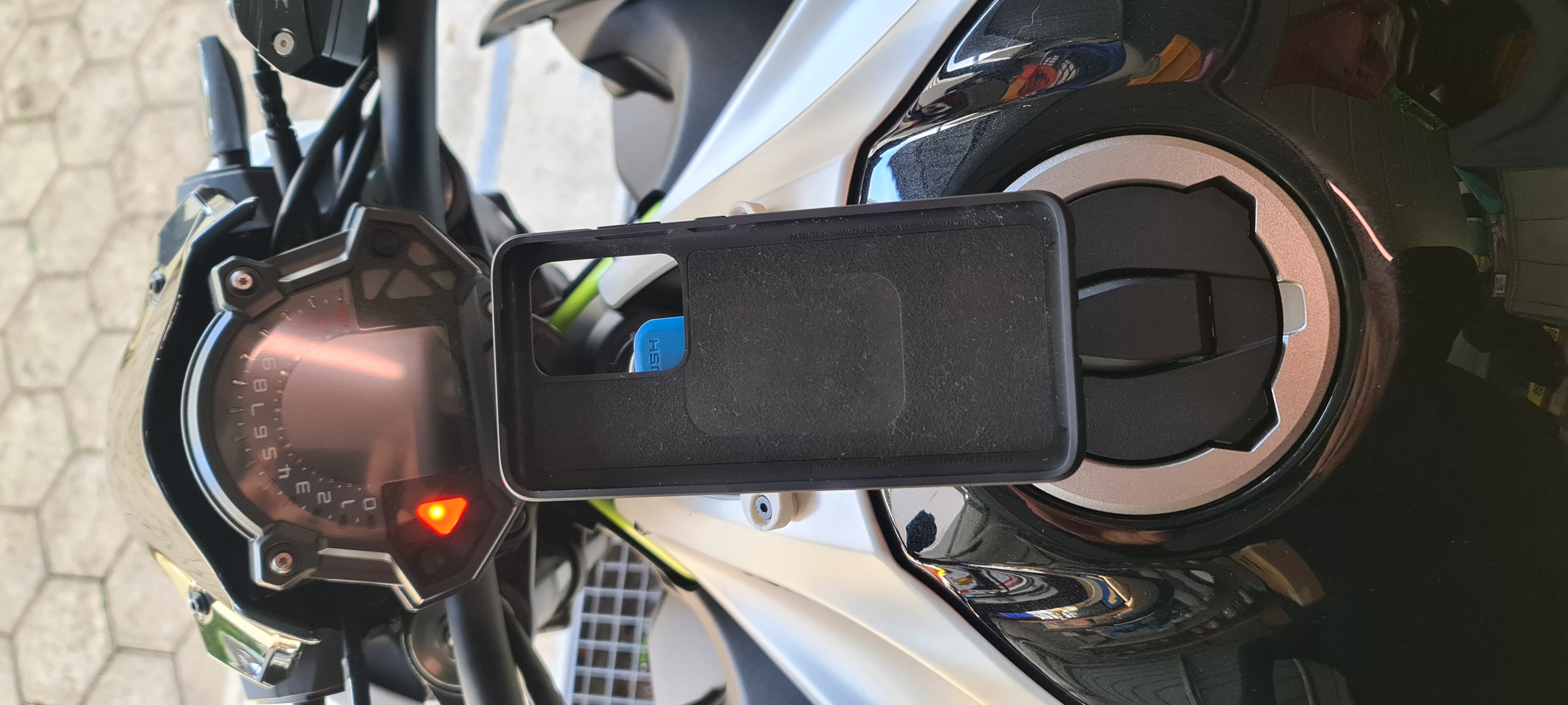 Kawasaki Z900 Quad Lock Merkezi Telefon Tutucu görsel 3
