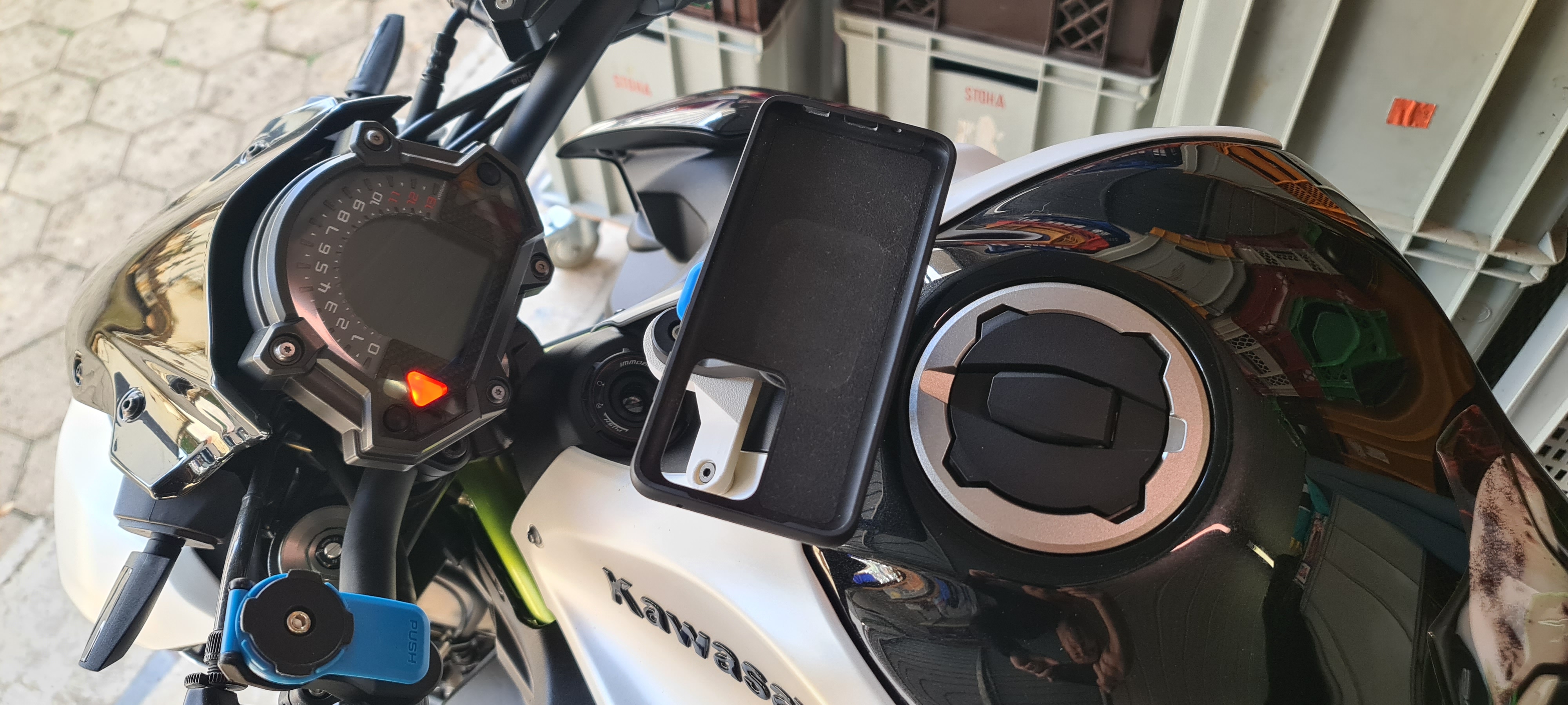 Kawasaki Z900 Quad Lock Merkezi Telefon Tutucu görsel 4