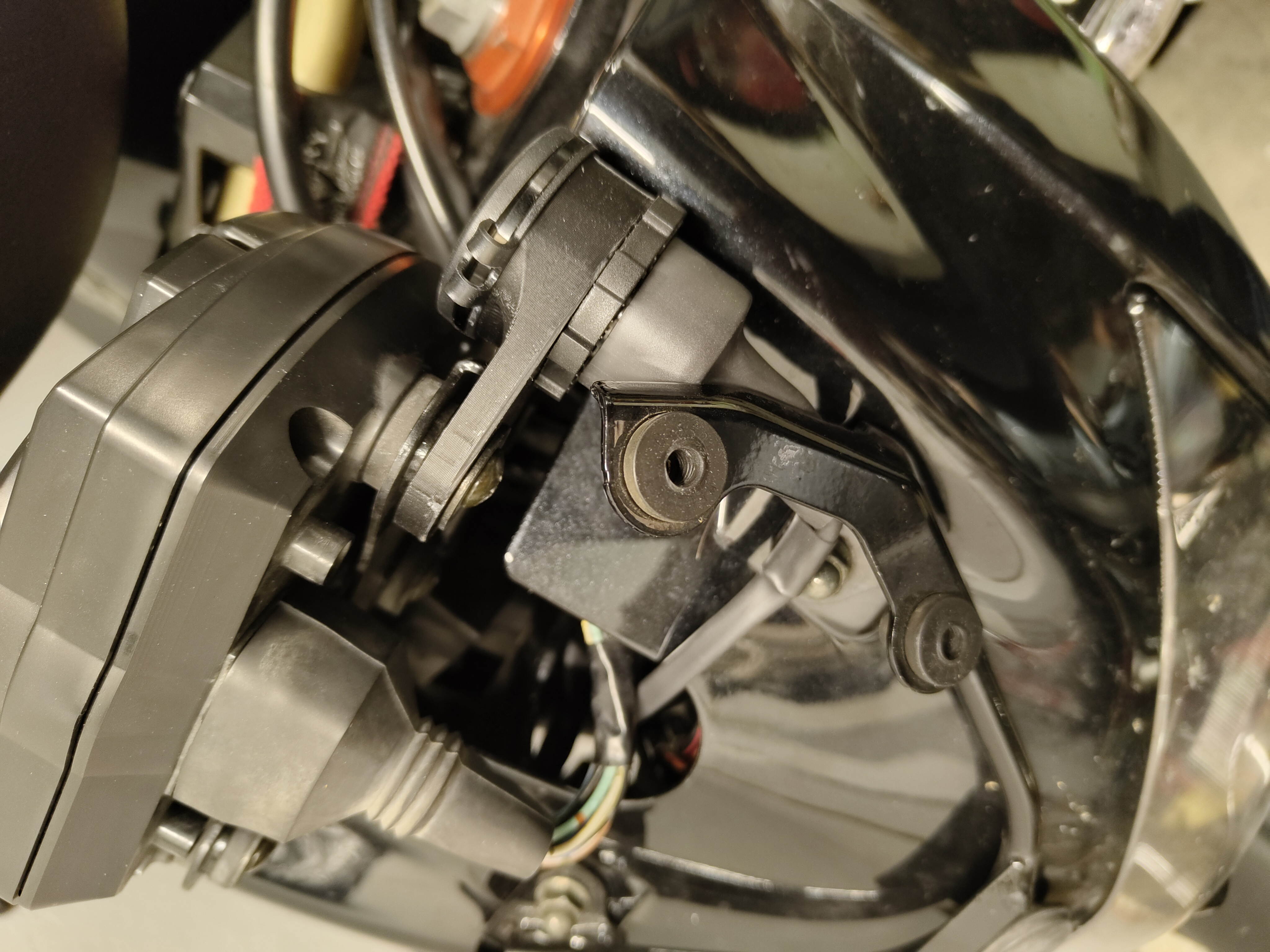 Kawasaki Z1000/Z750 USB Sarj Tutucu görsel 3