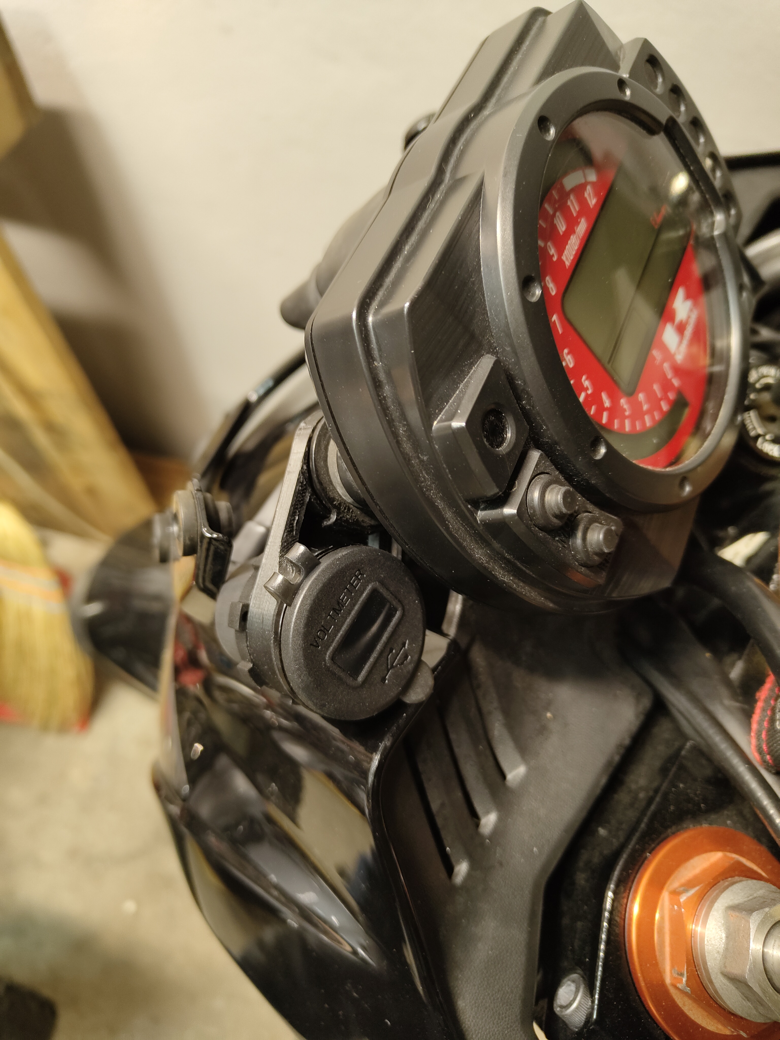 Kawasaki Z1000/Z750 USB Sarj Tutucu görsel 4