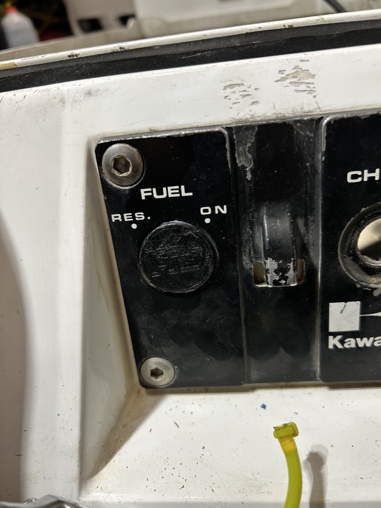 Kawasaki 550 Yakit Muslugu Kapatma Plakasi