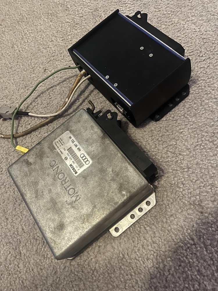 Audi 200 VEMS / Motronic ME2.3.2 ECU Tutucu (Cıvatalı Braket)
