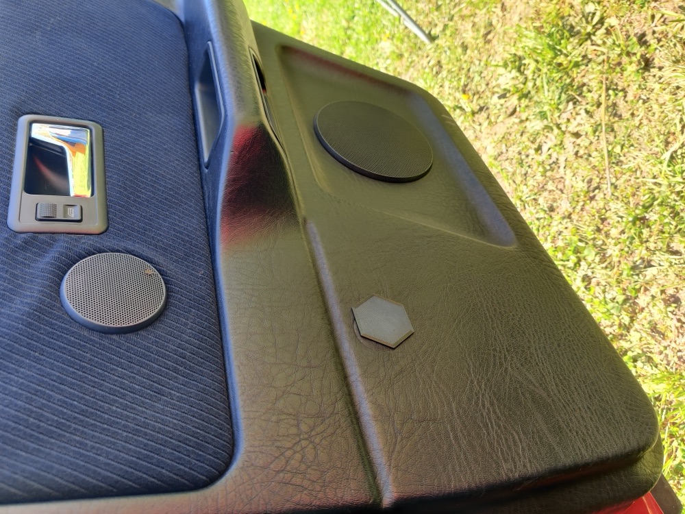 Audi 80 Cam Kolu Deliği Kapağı (Kapı Panel Tapası)