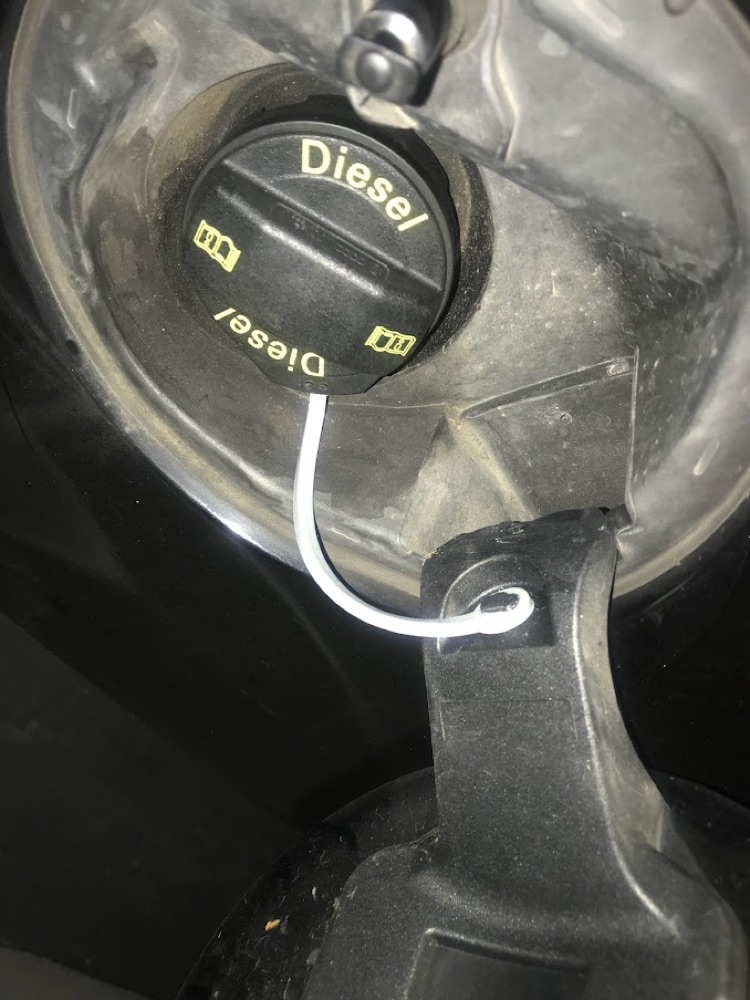 Audi A1 Yakıt Deposu Kapağı Bağlantı Şeridi (Tutucu İp) görsel 2