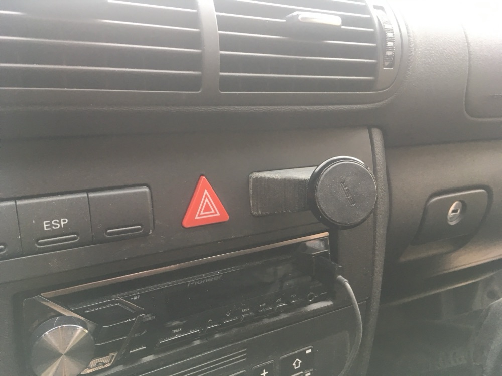 Audi A3 8L / 8P Telefon Tutucu Yuvası (Bardaklık Yerine)