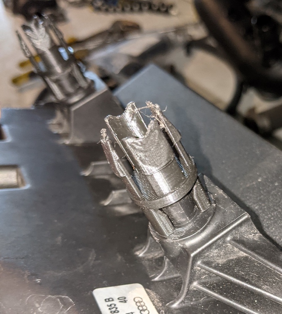 Audi A4 B6 Alt Hava Kutusu (Airbox) Post Tutucu Kapağı