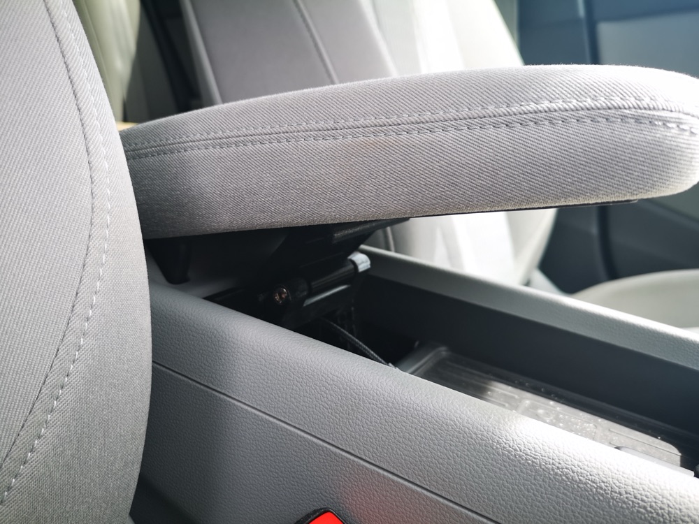 Audi A4 (B9) Orta Kolçak Yükseltici Destek