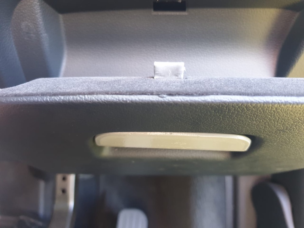 Audi Q3 Sigorta Kutusu Kapağı Mandalı görsel 2