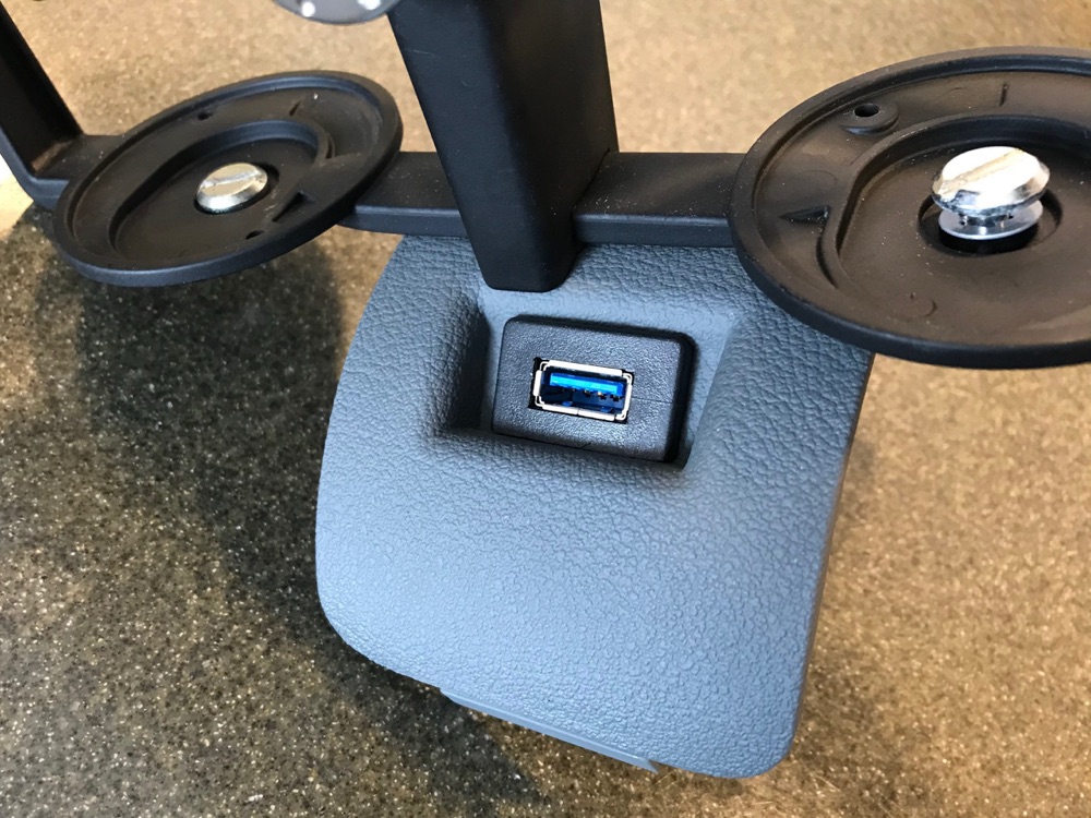 Audi TT MK1 (8N) Orta Konsol USB Port Braketi görsel 2