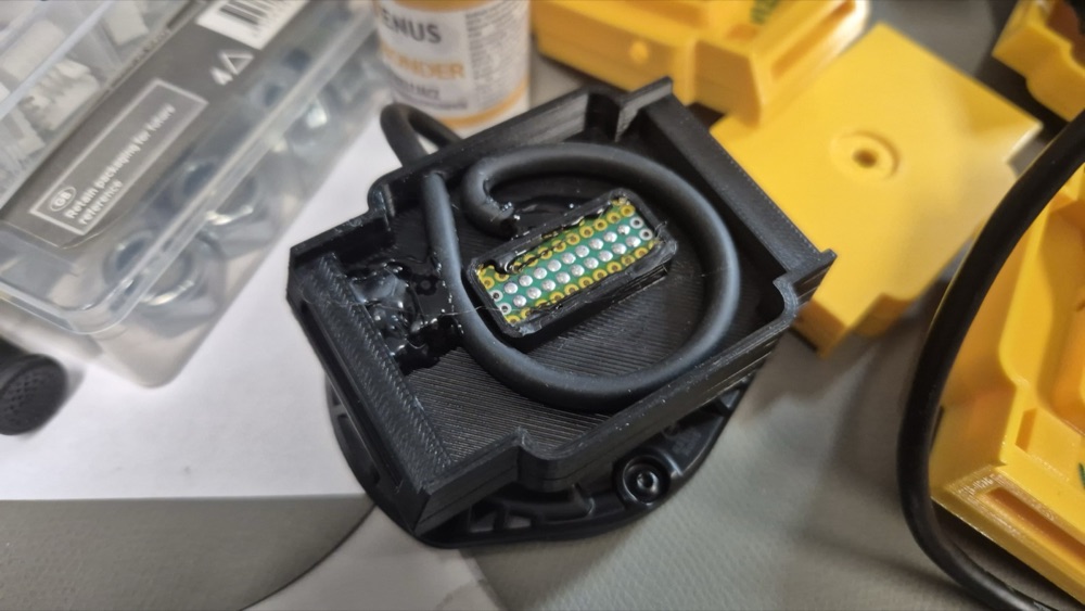 BMW Cradle Uyumlu QuadLock Telefon Tutucu Adaptörü görsel 3