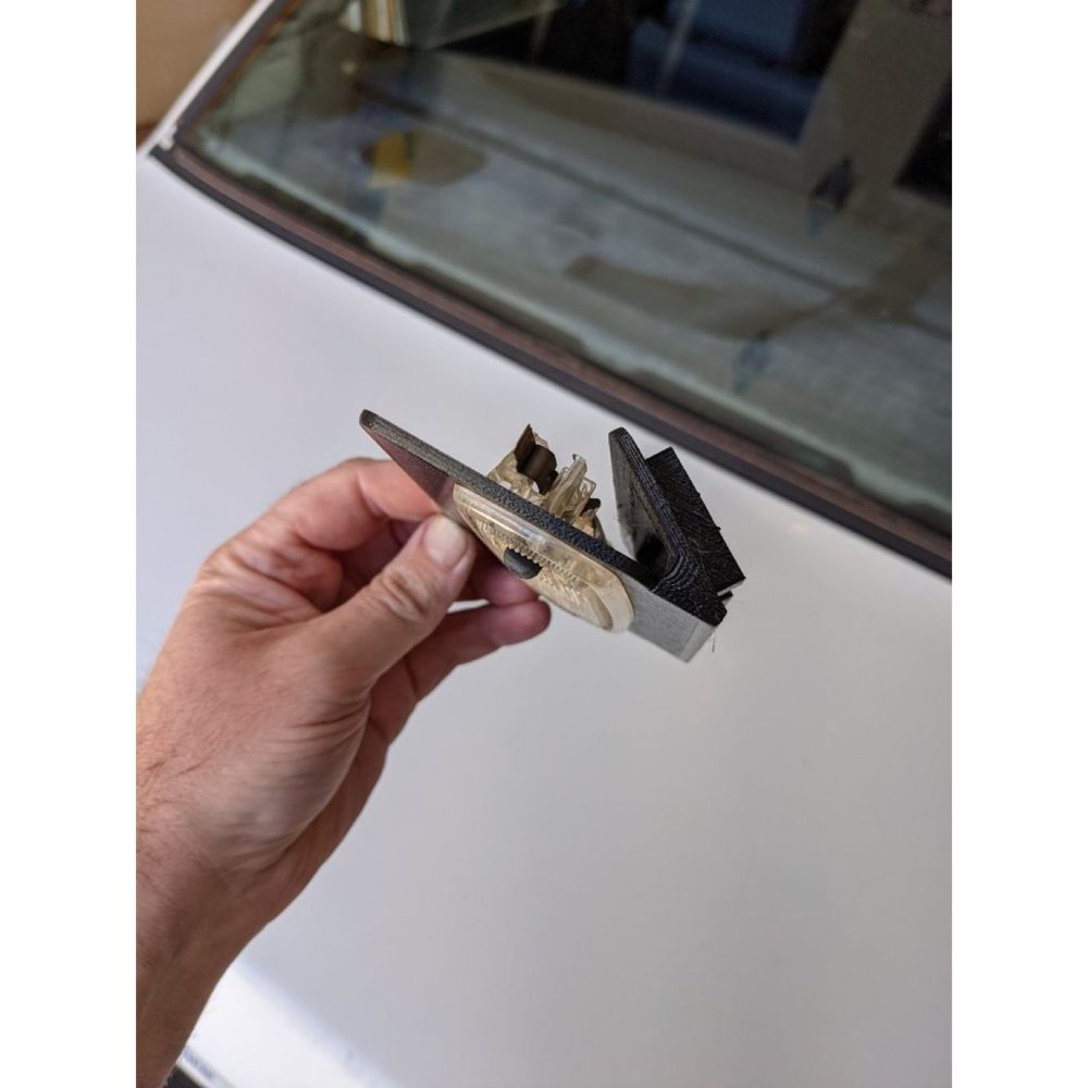 BMW E30 Tavan Lambası Braketi görsel 2