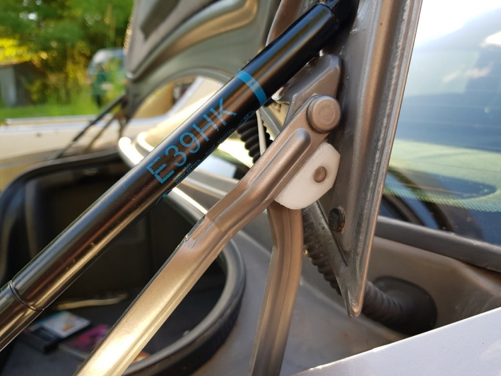 BMW E39 Bagaj Amortisör Takozu