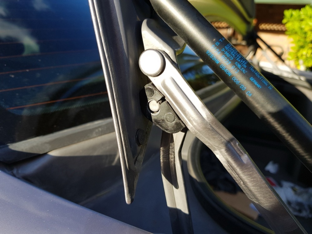 BMW E39 Bagaj Amortisör Takozu görsel 2