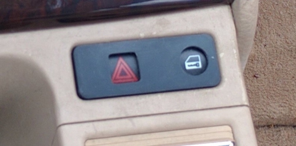 BMW E46 Dörtlü Flaşör ve Kilit Tuşu Çerçeve Kapağı görsel 2