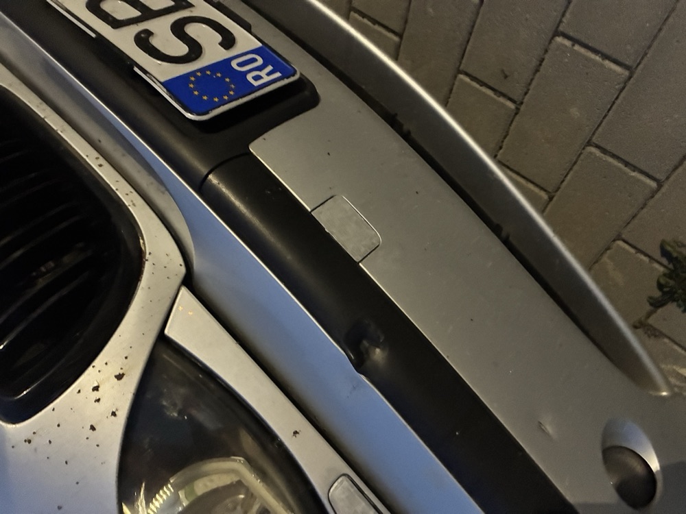 BMW E46 Ön Çeki Demiri Kapağı