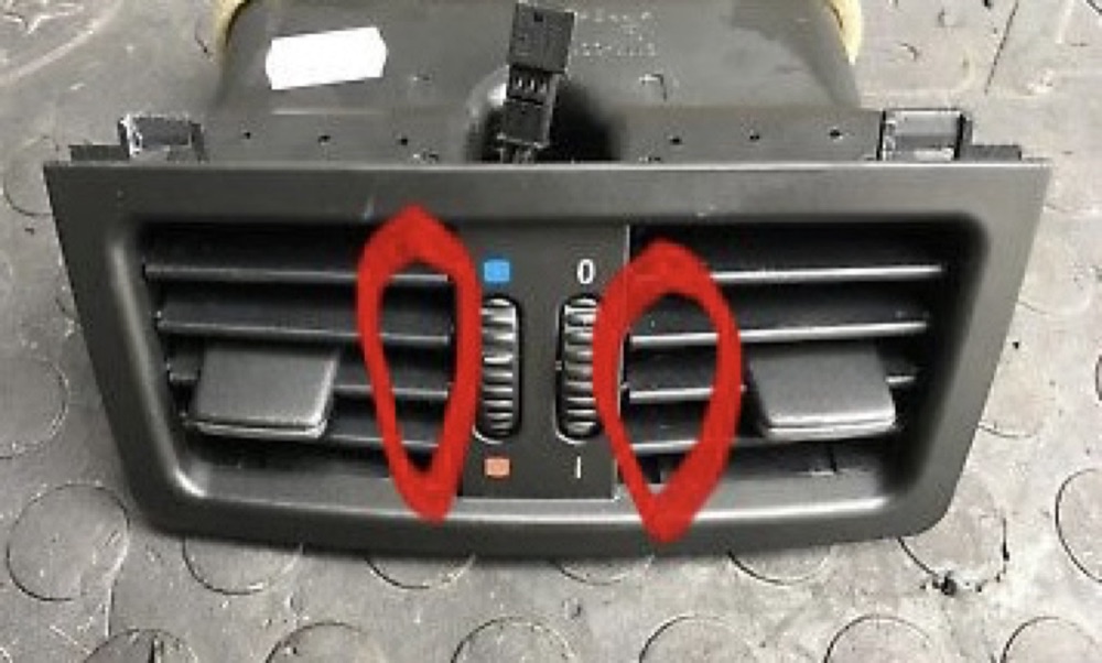 BMW E60 Arka Havalandırma Izgarası Klipsi