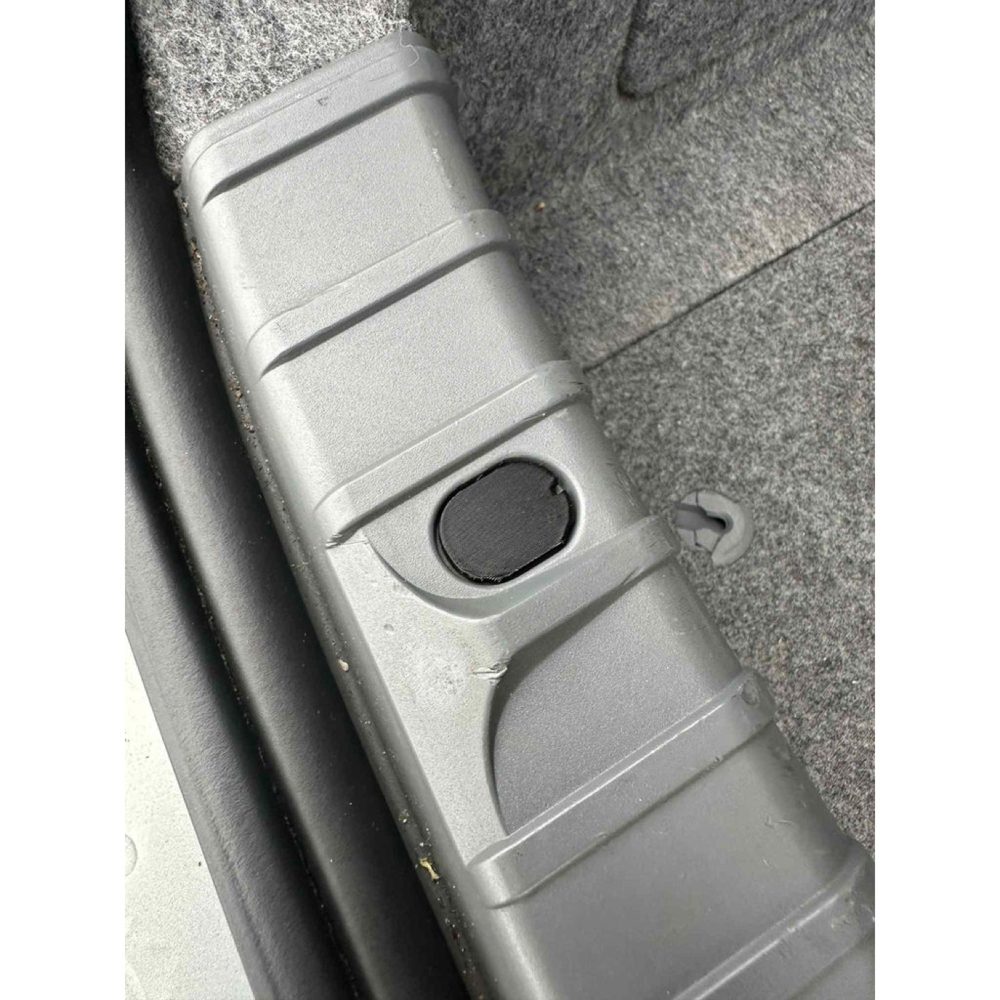 BMW E90 Bagaj Cıvata Kapağı