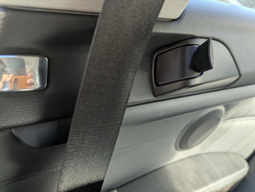 BMW E92 Emniyet Kemeri Uzatıcı Kol Kancası görsel 2
