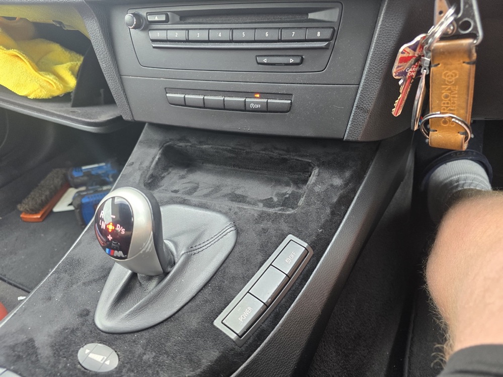 BMW E92 M3 Kablosuz Şarj Konsol Bölmesi