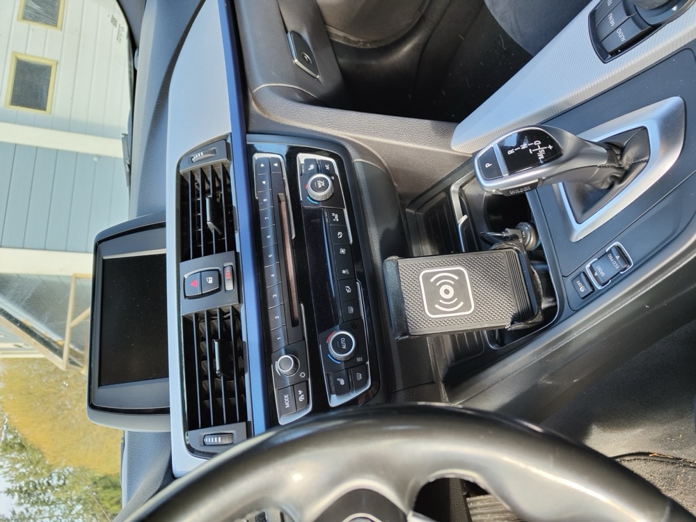 BMW F Serisi (F32) Bardaklık Uyumlu Kablosuz Şarj Standı