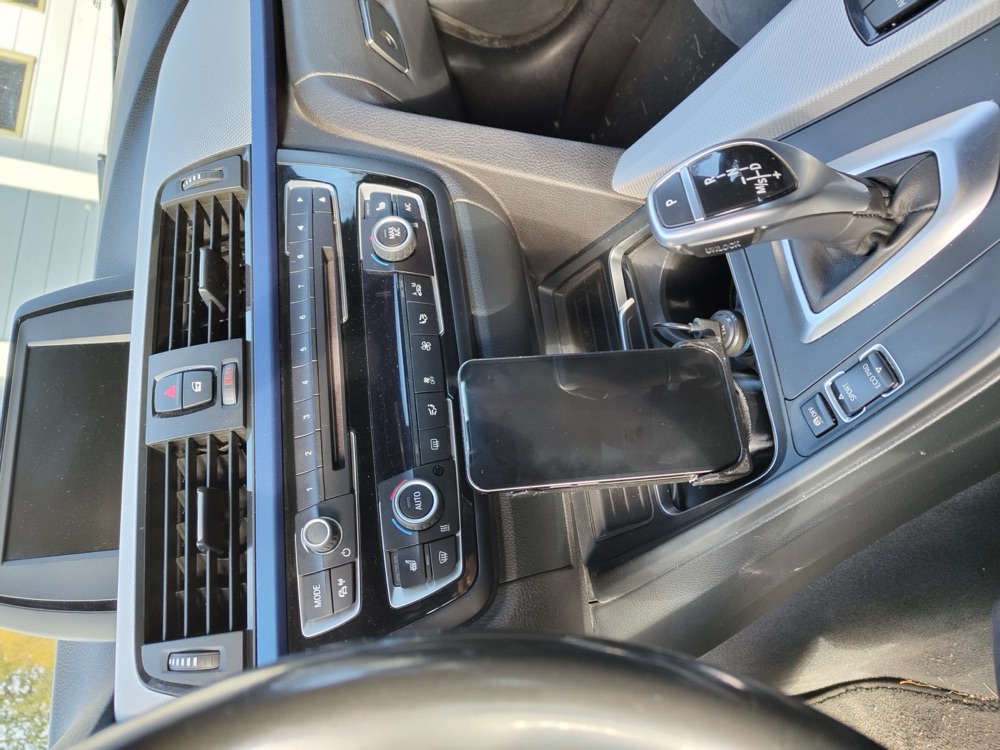 BMW F Serisi (F32) Bardaklık Uyumlu Kablosuz Şarj Standı görsel 2