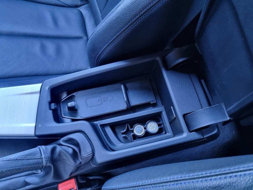 BMW F30 / F31 Bozuk Para Kutusu Düzenleyici