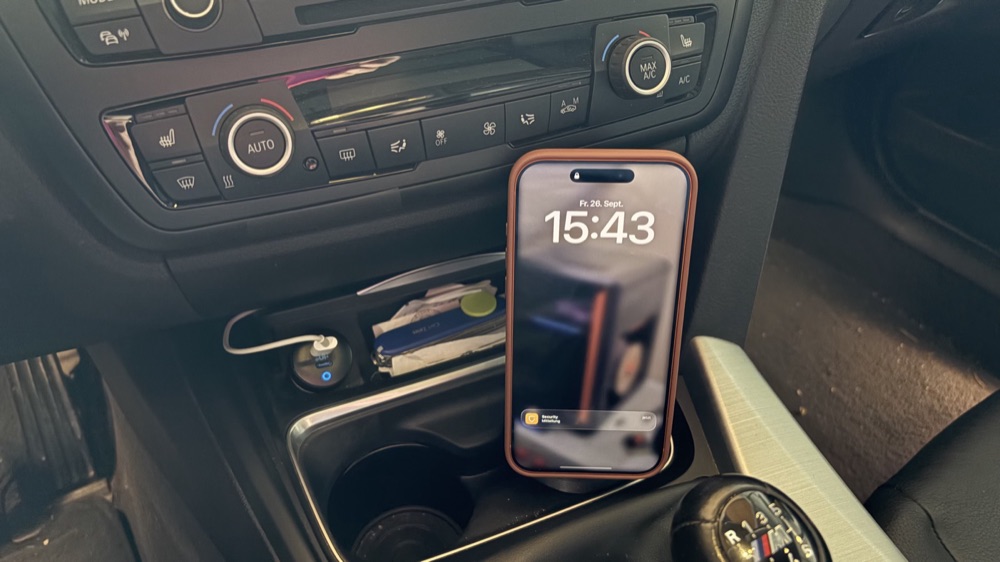 BMW F31 Magsafe Uyumlu Bardaklık Telefon Tutucu görsel 2