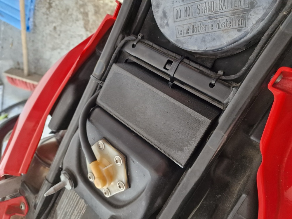 BMW G650GS Sele Altı Alet Kutusu görsel 2