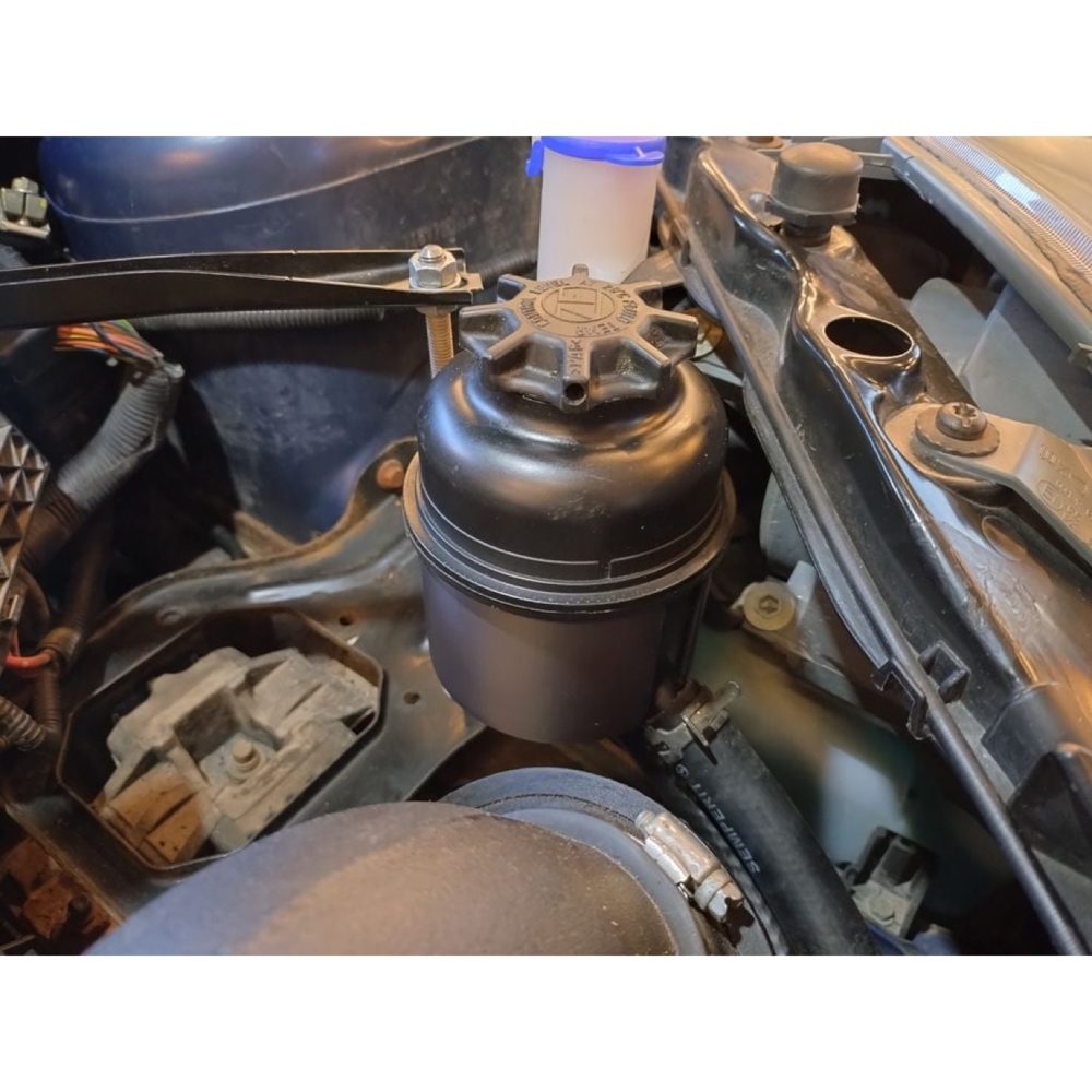 BMW Hidrolik Direksiyon Deposu M8 Braketi