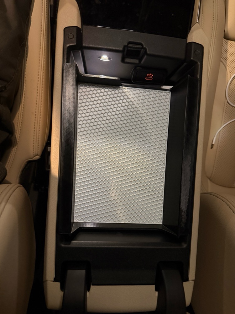 BMW i4 Orta Konsol Düzenleyici Organizer
