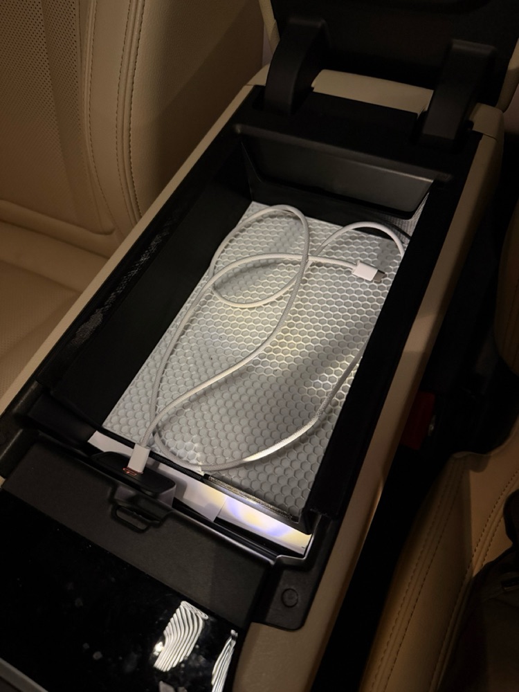 BMW i4 Orta Konsol Düzenleyici Organizer görsel 2