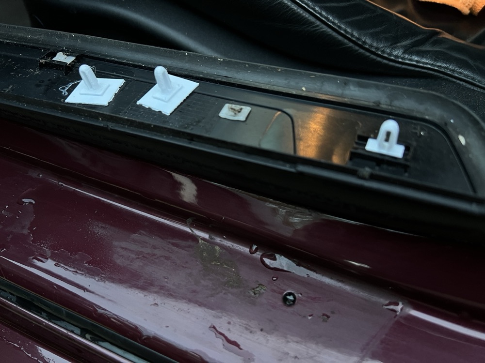 BMW Kapı Eşiği ve Panel Klipsi