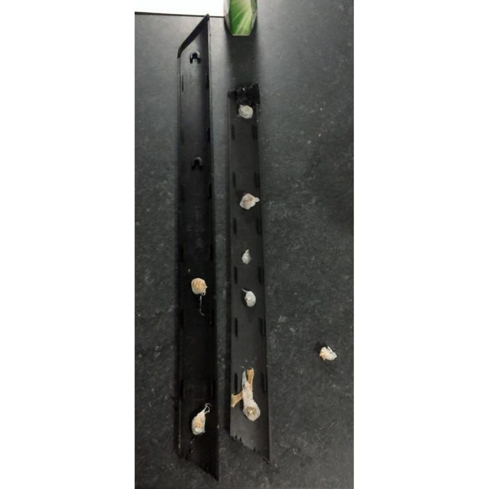 BMW Kapı Parçası — 18x15x12 mm
