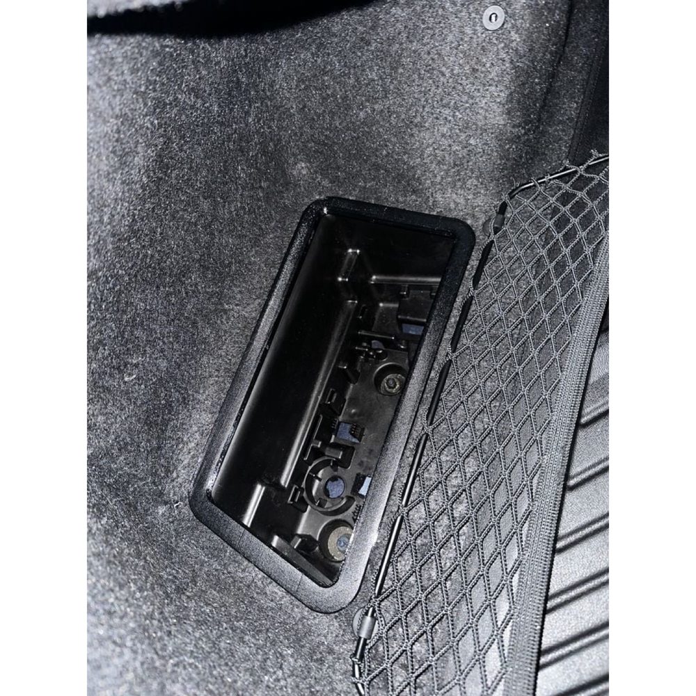 BMW M4 G82/G22 Sol Bagaj Trim/Alet Bölmesi Kapağı görsel 2