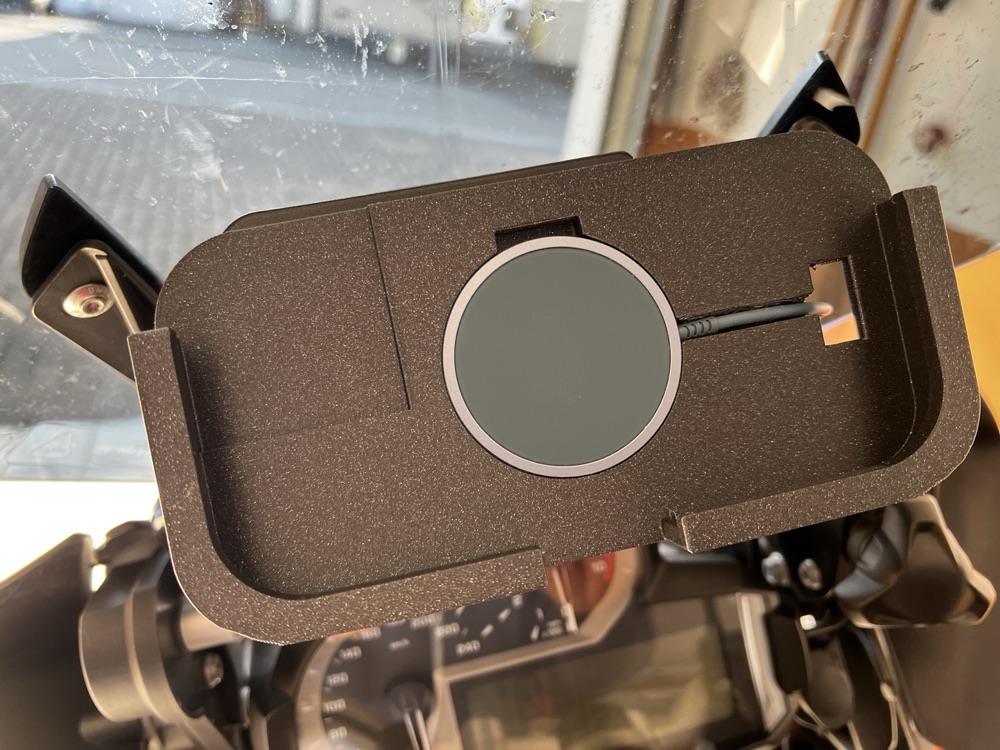 BMW Motorrad iPhone 13 Pro Max Navigasyon Tutucu Aparat