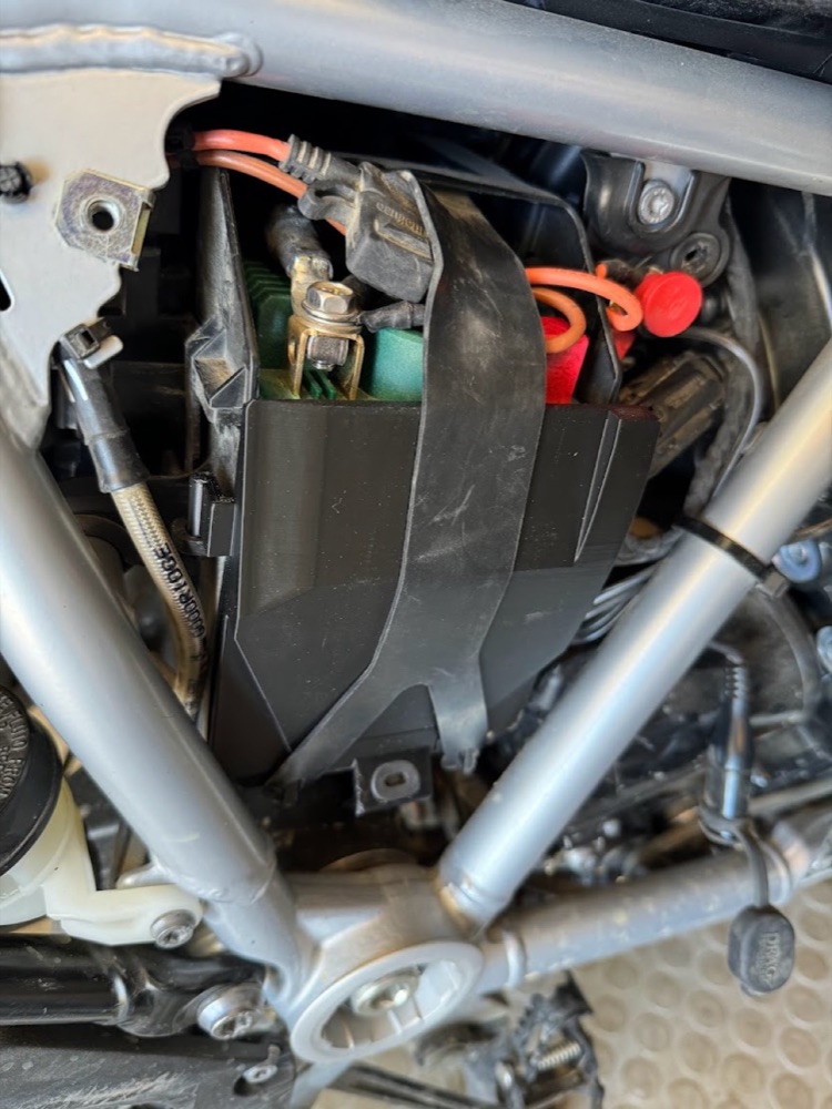 BMW R1250 GSA Akü Kapağı
