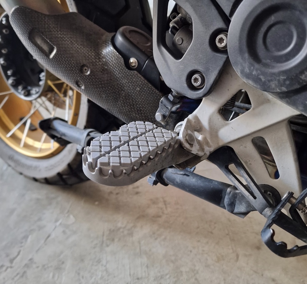 BMW R1250GS Adventure Ayak Basamak Lastiği