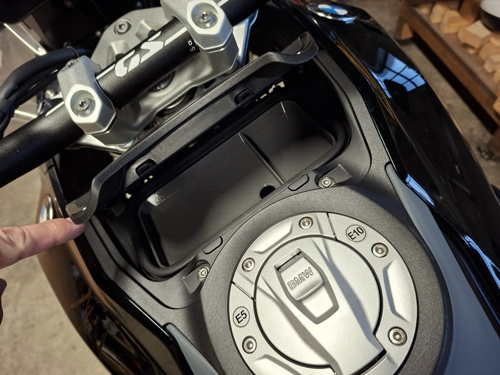 BMW R1300GS Depo Üstü Saklama Gözü Bölmesi