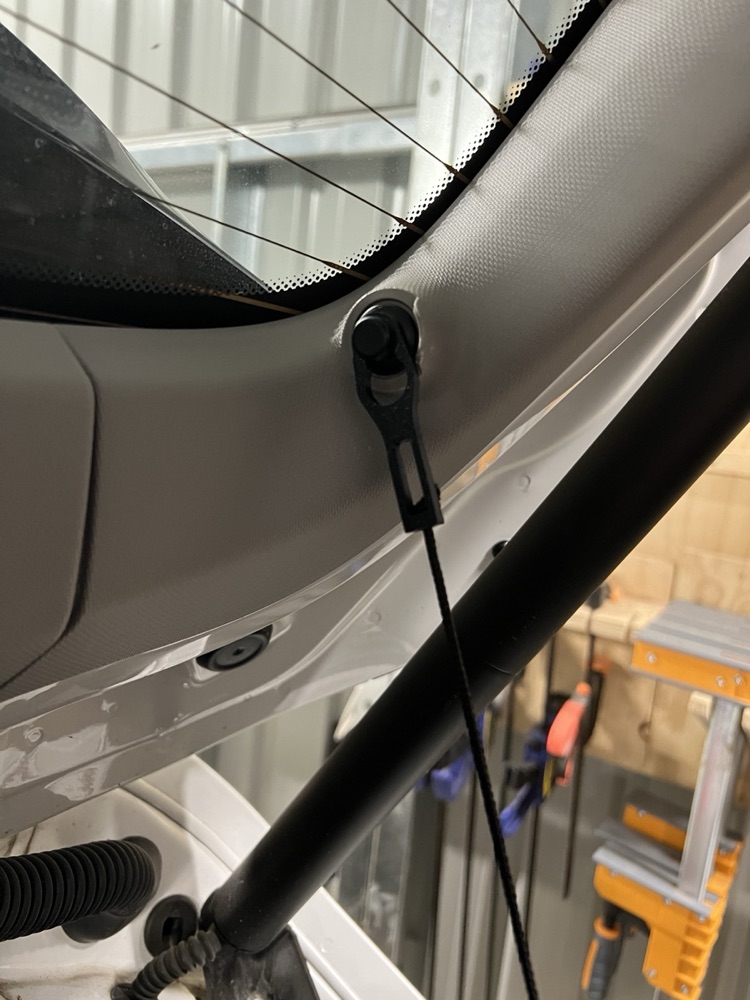 BMW X1 Bagaj Pandizot Askı Aparatı