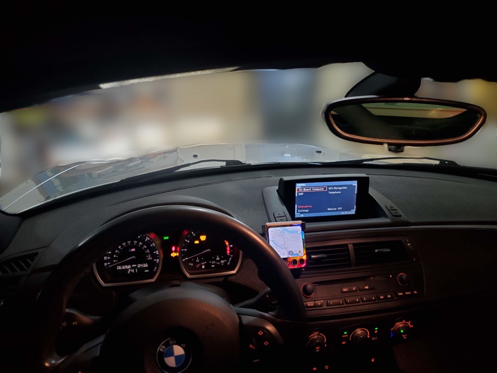 BMW Z4 (E85/E86) Uyumlu Samsung Galaxy Z Flip 5/6 Telefon Tutucu görsel 4