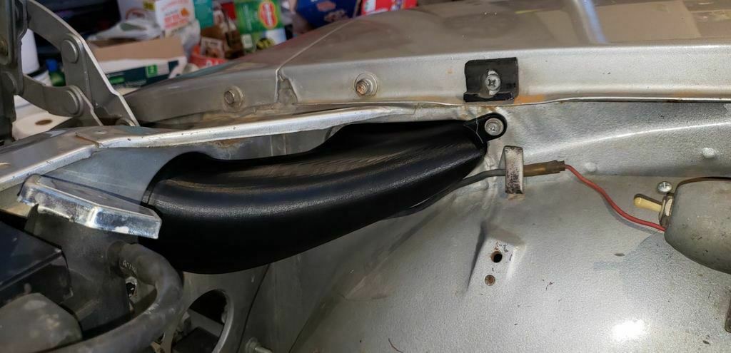 Datsun 240Z Temiz Hava Kanalı (Sürücü + Yolcu Takımı) görsel 3