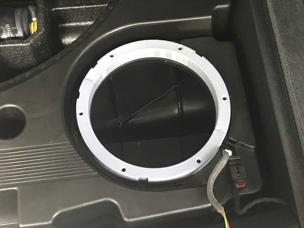 Audi Q7 BOSE Subwoofer Ara Parçası görsel 2