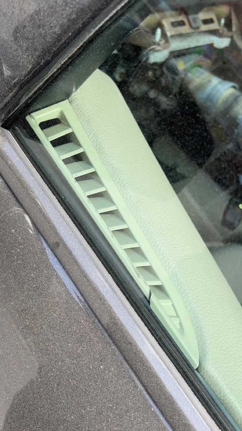 BMW E63 / E64 Yan Cam Havalandırma Izgarası