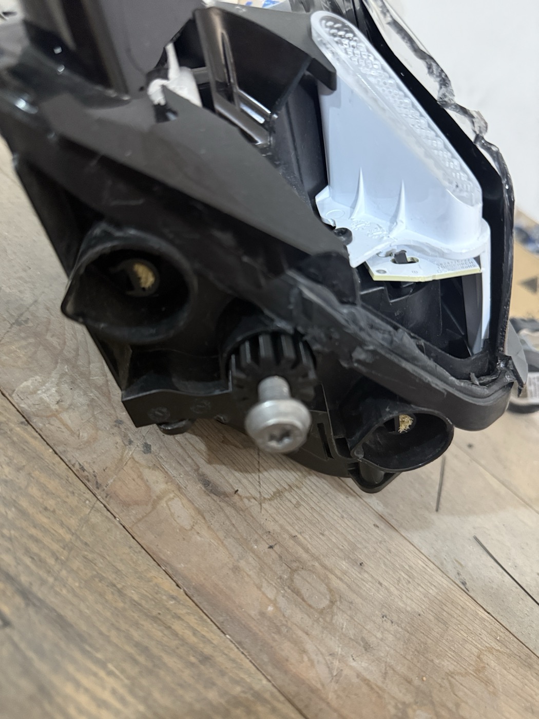 BMW R 1300 GS Far Sabitleme Dişlisi görsel 3