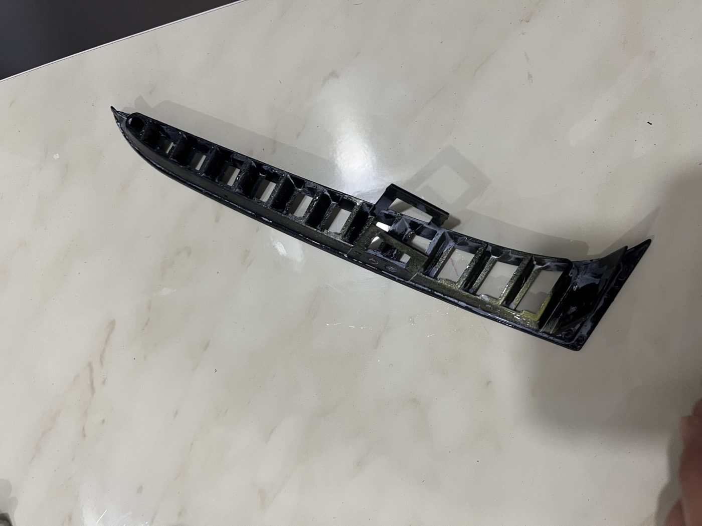 BMW M4 Arka Tampon Izgarası görsel 3