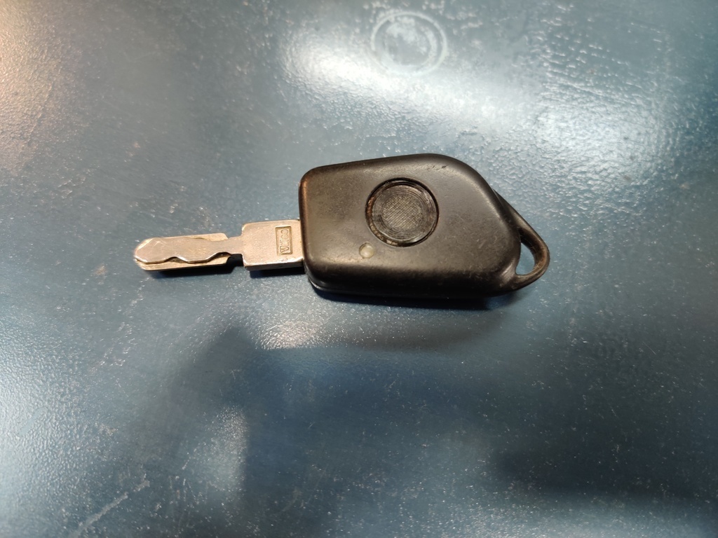 Peugeot 406 Buton Kapağı (1 mm Küçük, Orta Destekli)