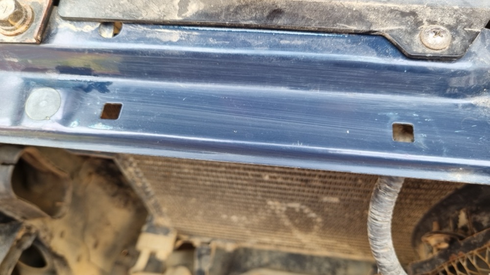 Mitsubishi Montero V20 Ön Panjur Tutucu Klipsi görsel 2